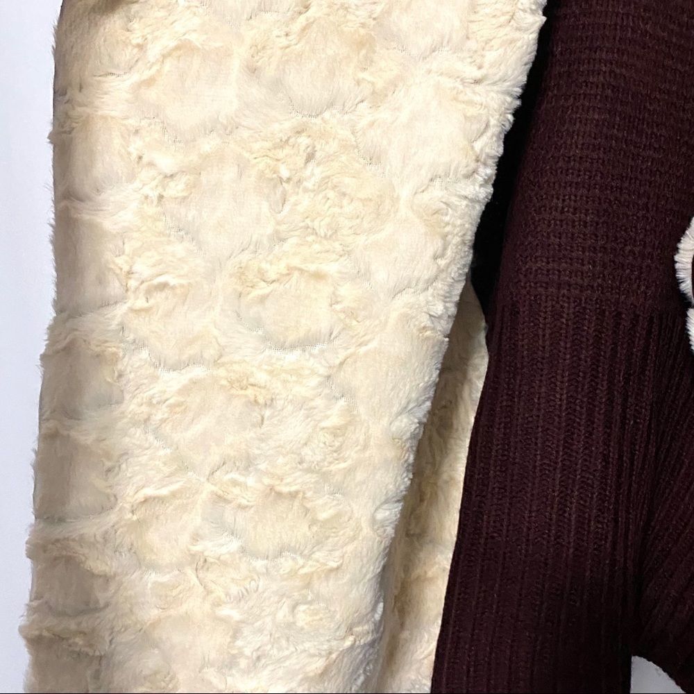 Just Fab white faux fur maroon sweater medium - Picture 7 of 8